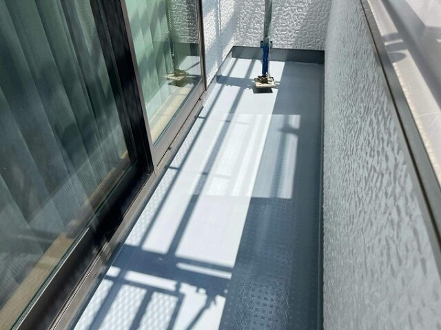 ベランダ床<br />
防水保護塗装完了